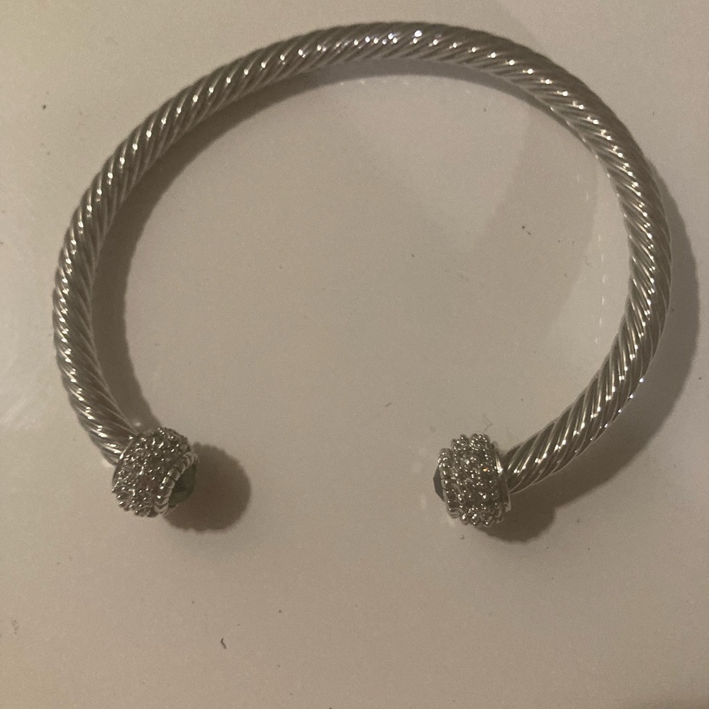 Elegant Silver Twisted Bracelet - Picture 2 of 2